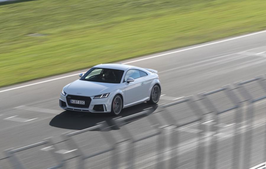  Audi TT RS Coupe (8S) 2017 года  (AU) (фото 12 из 40)